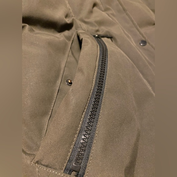 Vince Camuto womens Down
Hooded Duffle Coat Parka - Medium - army green - Picture 6 of 16